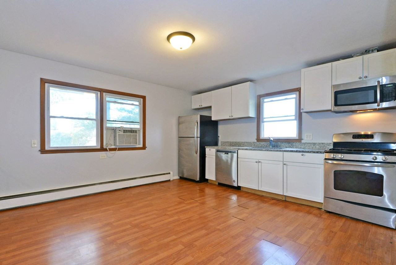 1000 50th Ave Ne - Photo 6 of 15