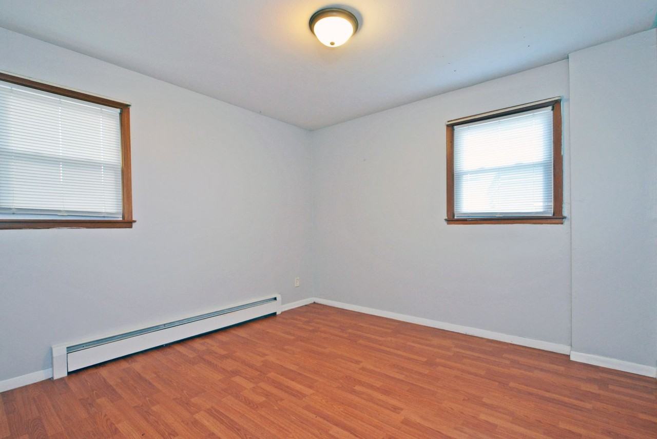 1000 50th Ave Ne - Photo 2 of 15