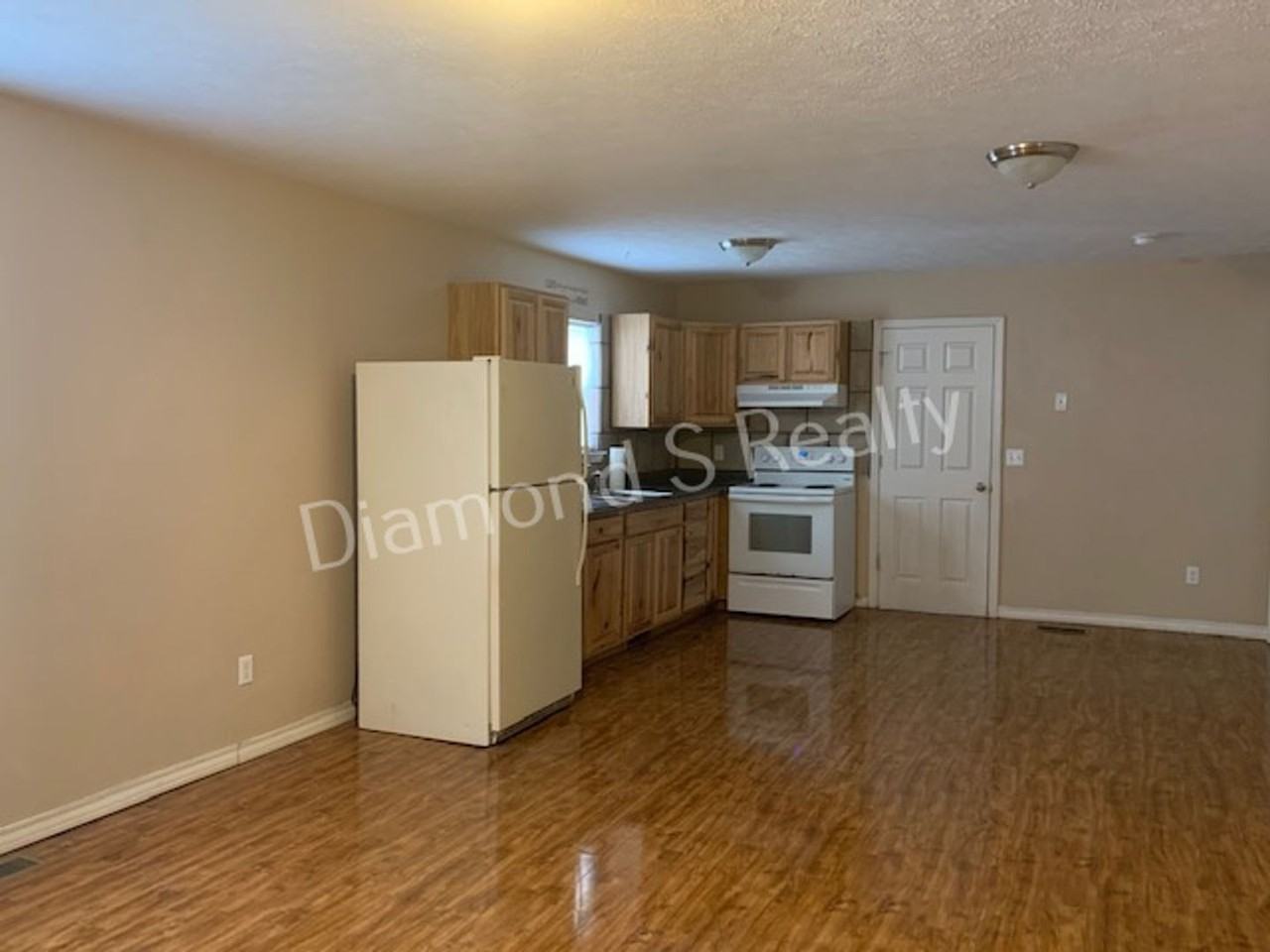 647 W Central St - Photo 5 of 13