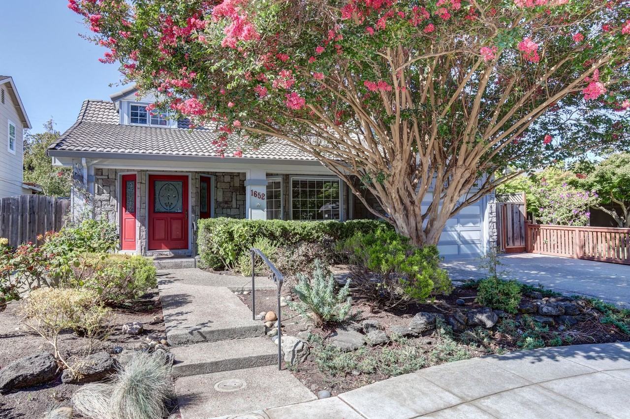 1652 Virginia Ave - Photo 2 of 39