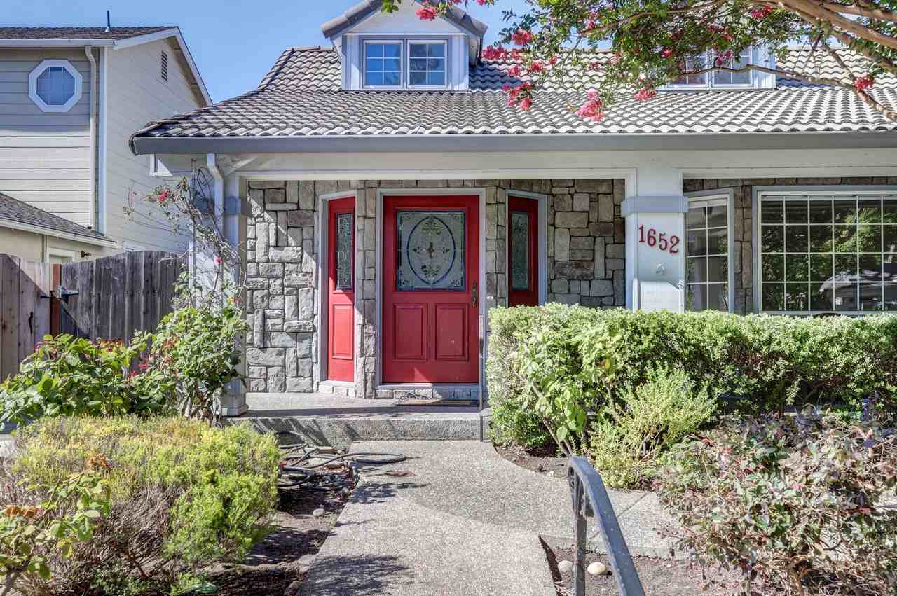 1652 Virginia Ave - Photo 3 of 39