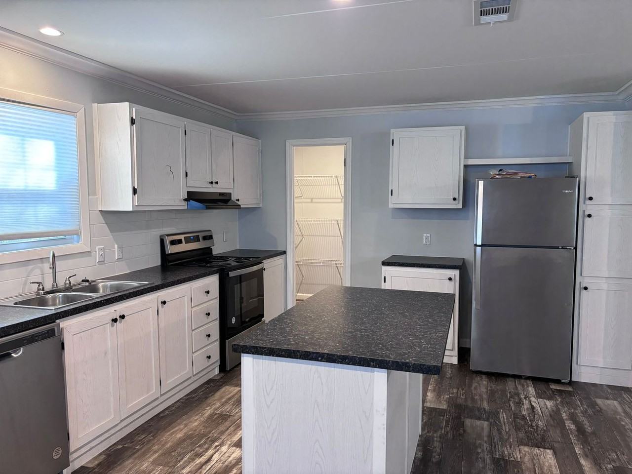 2460 Ayerswood Dr - Photo 3 of 20