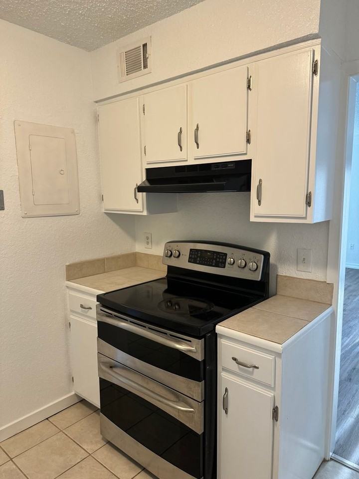 1255 E County Line Rd - Photo 4 of 17