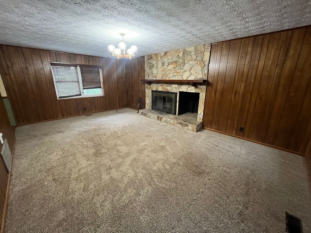 304 Ne Old Blue Springs Rd - Photo 2 of 25