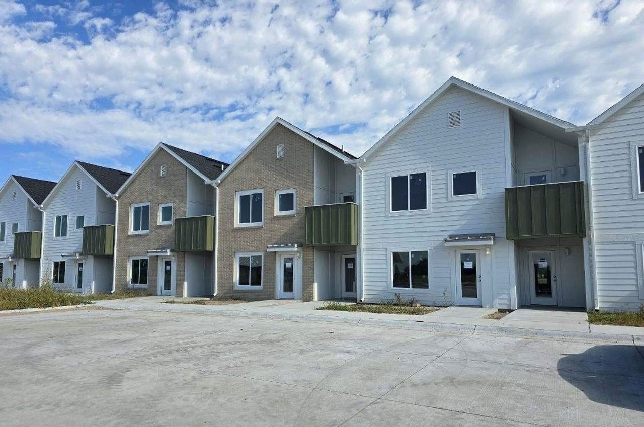 Brand New - Photo 2 of 14