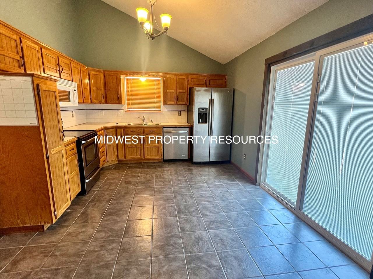 1210 Sw Dean Dr - Photo 2 of 18