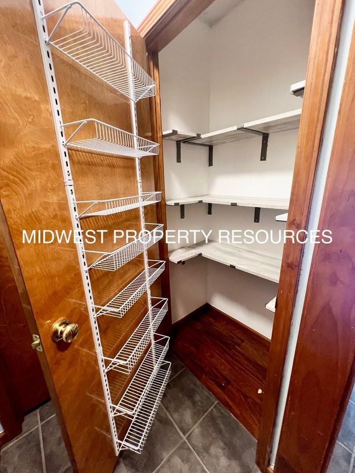 1210 Sw Dean Dr - Photo 3 of 18