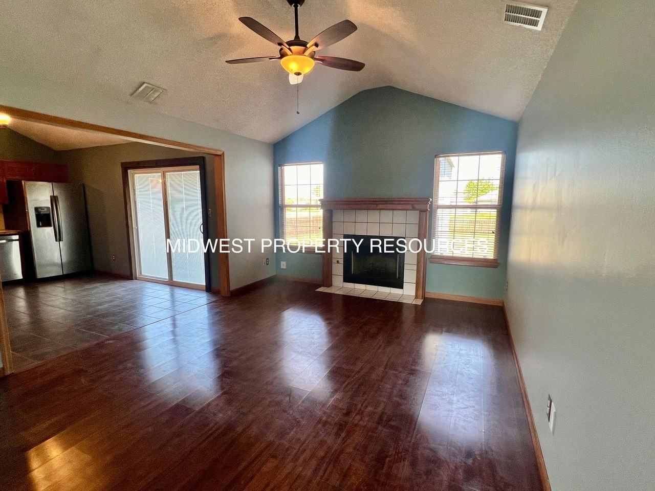 1210 Sw Dean Dr - Photo 5 of 18