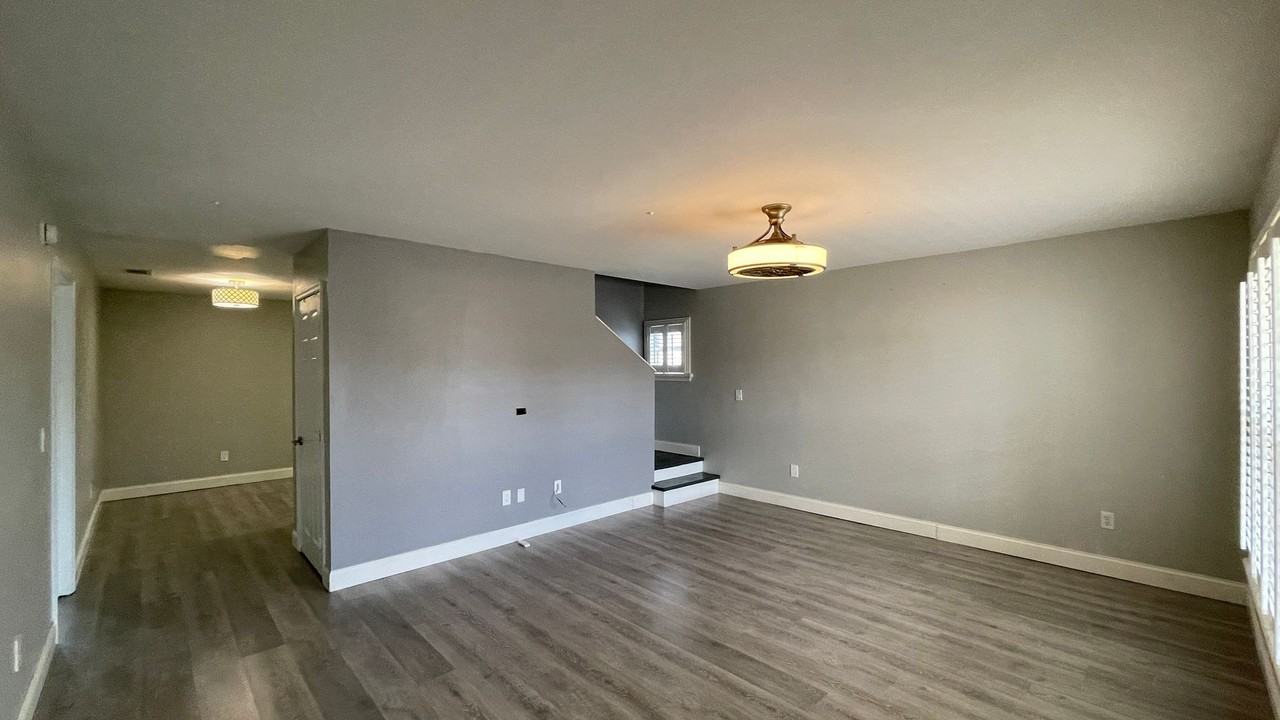 3791 Huntwicke Blvd - Photo 2 of 26