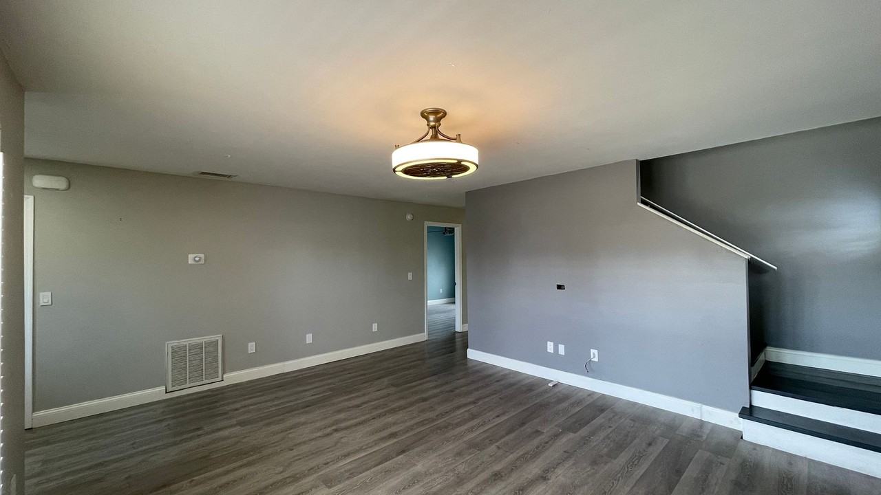 3791 Huntwicke Blvd - Photo 7 of 26