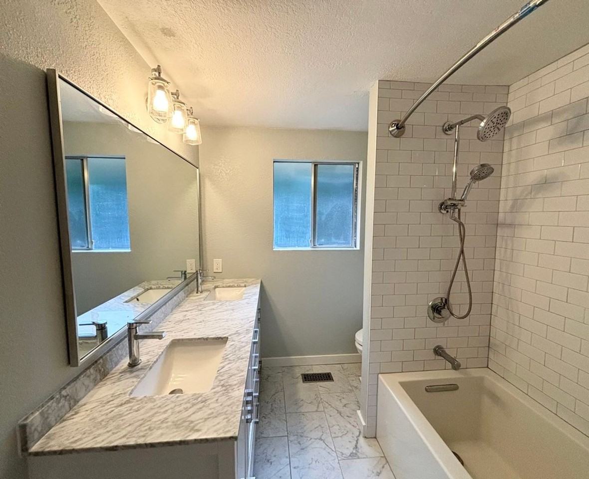 9211 169th Pl Ne - Photo 7 of 18
