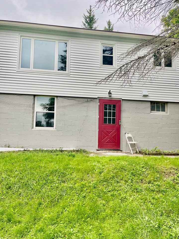 604 Pleasant St - Photo 2 of 26