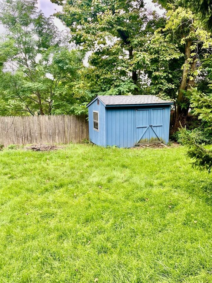 604 Pleasant St - Photo 3 of 26