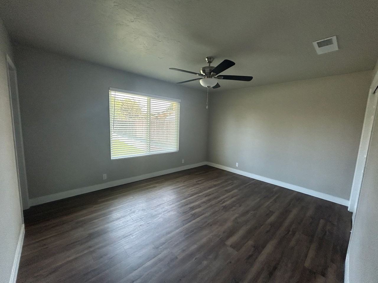 1906 Boyles St - Photo 2 of 11