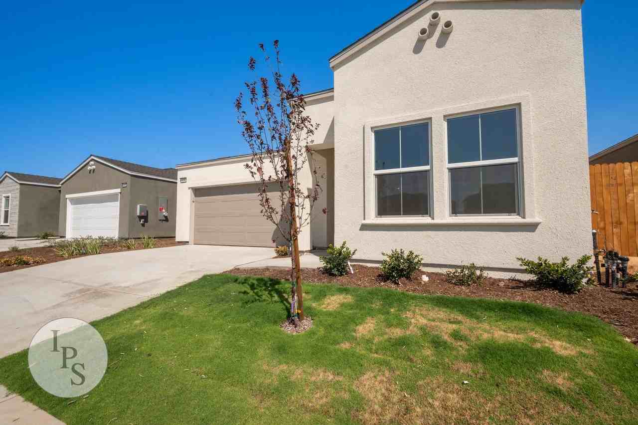2838 N Noah Ln - Photo 2 of 32