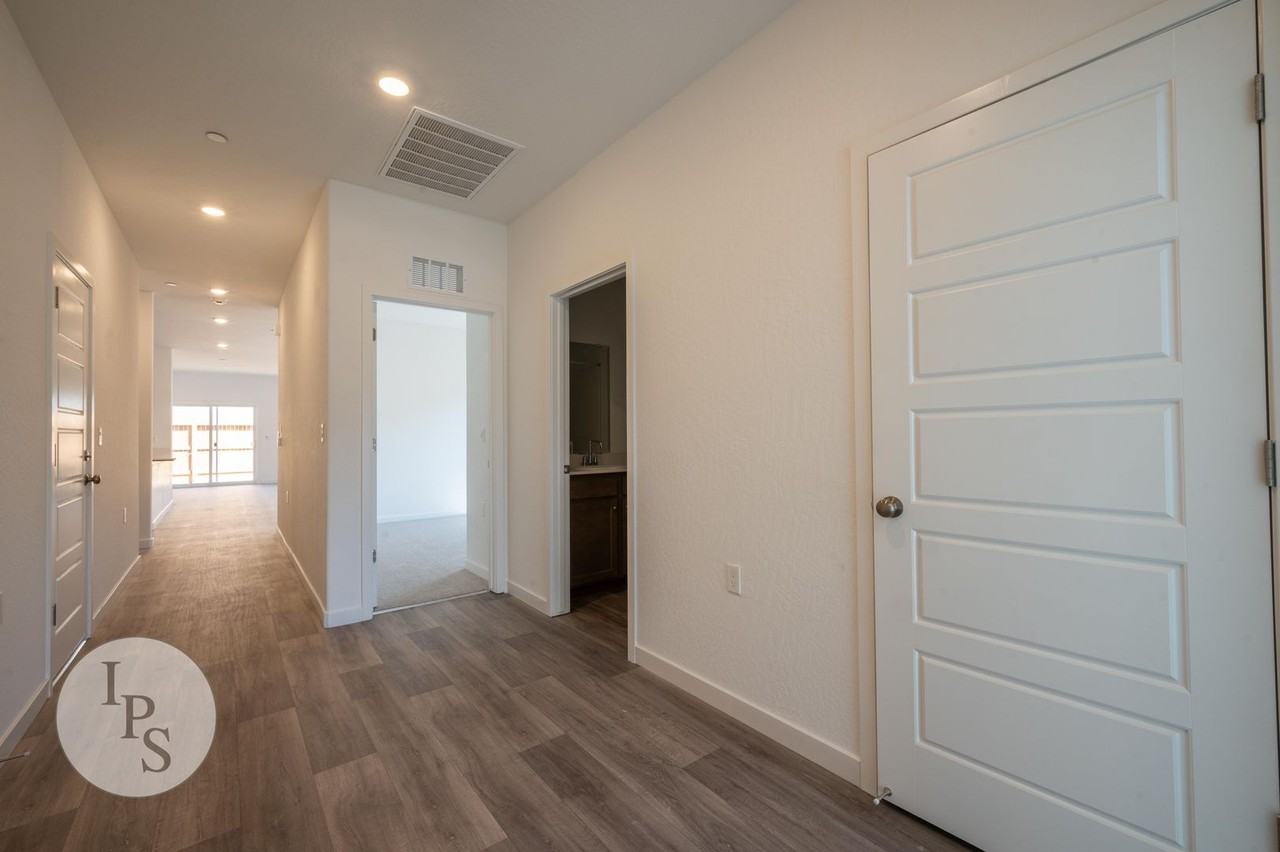 2838 N Noah Ln - Photo 4 of 32