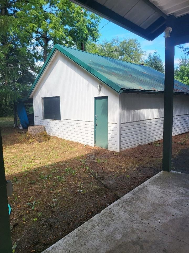 221 Huntting Rd - Photo 3 of 50