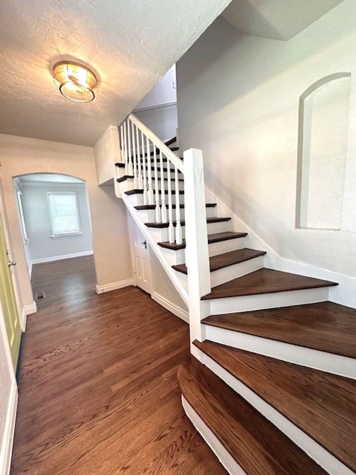 3308 Nw 25th St - Photo 4 of 37