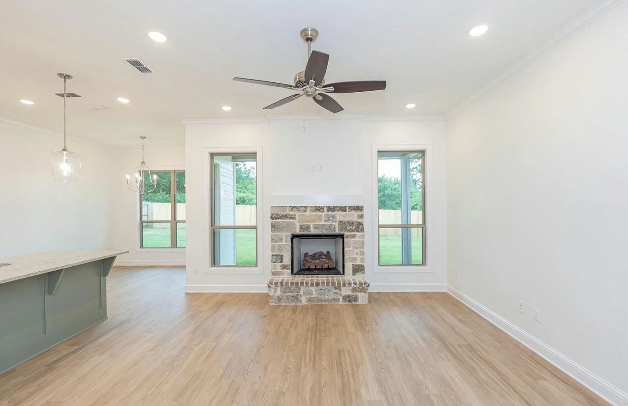 131 Kingston Xing - Photo 2 of 22