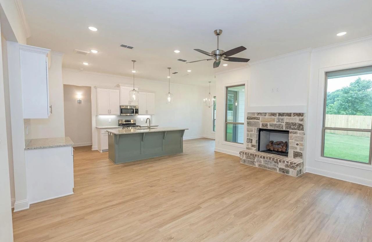 131 Kingston Xing - Photo 3 of 22