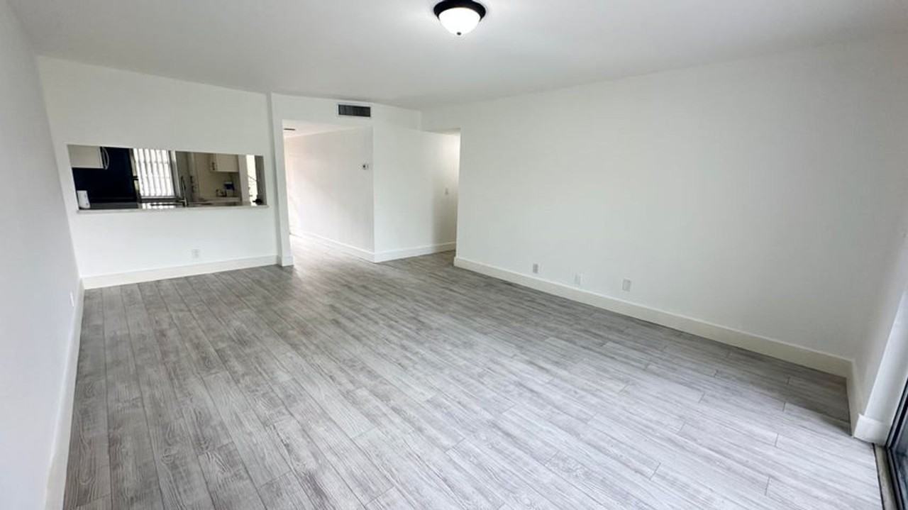 9991 Three Lakes Cir #25C - Photo 3 of 13