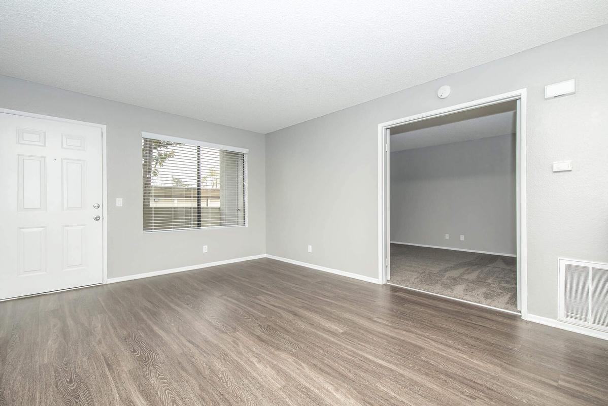 3800 West Devonshire Avenue - Photo 3 of 8