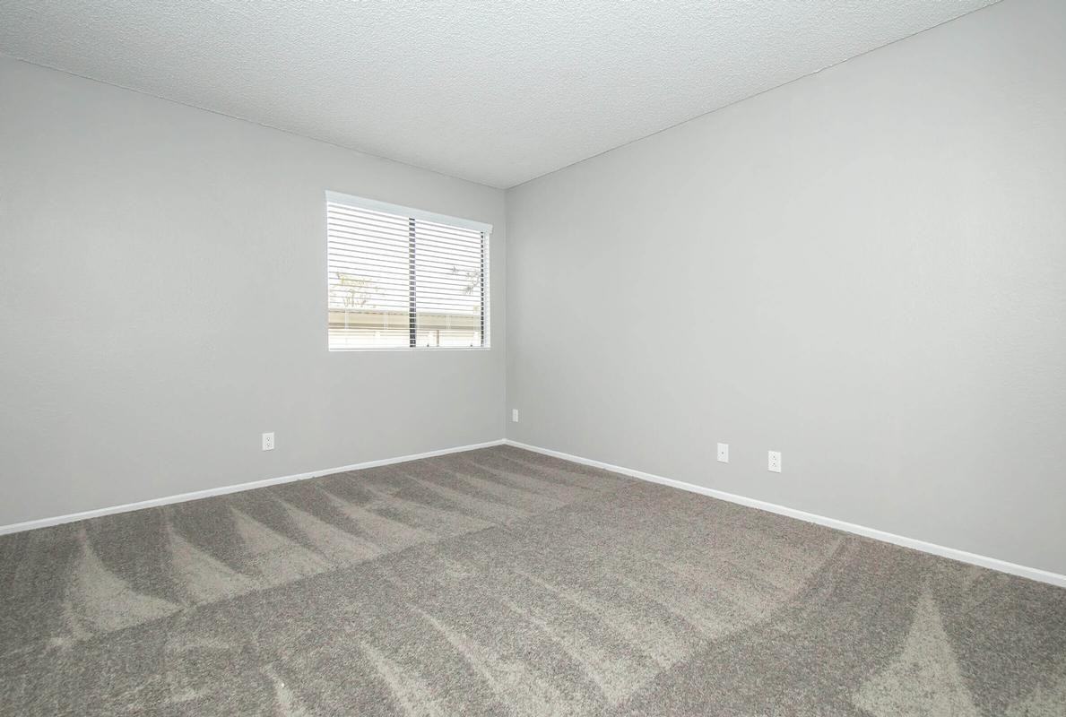 3800 West Devonshire Avenue - Photo 4 of 8