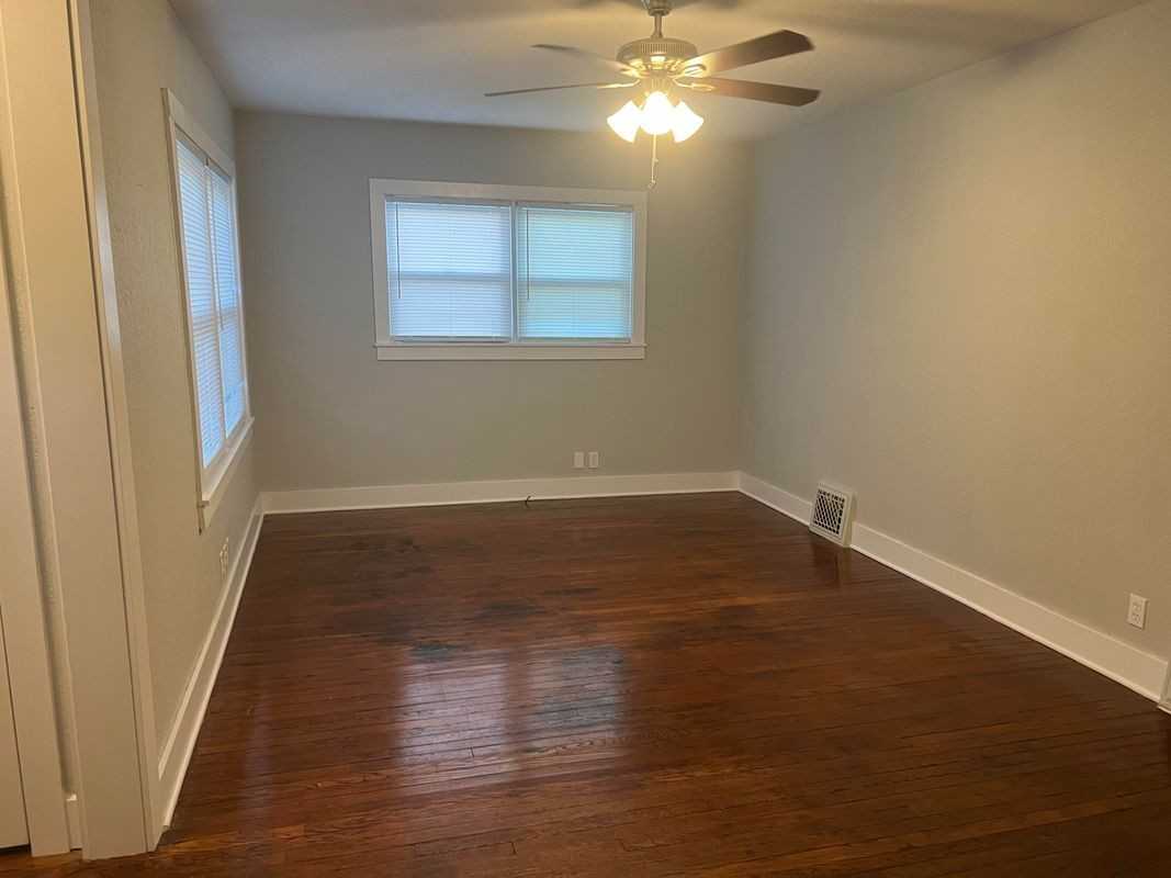 204 W 21st St - Photo 2 of 8