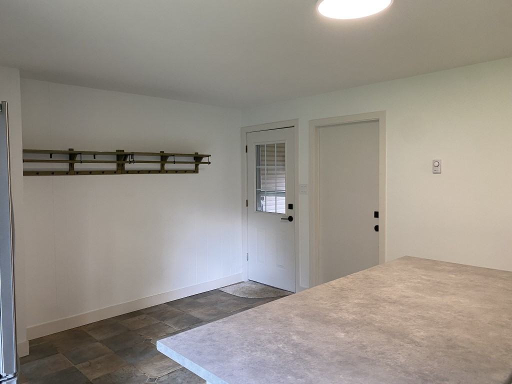 2484 Alberni Hwy Lowr - Photo 2 of 18