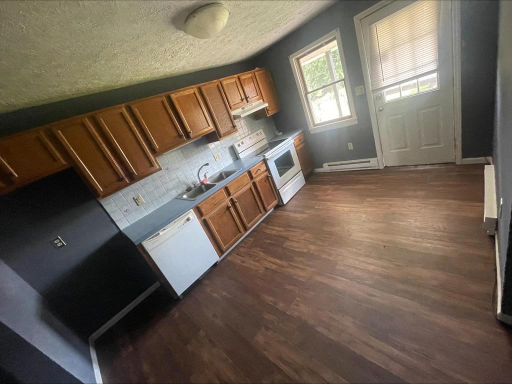 145 E Noble St - Photo 2 of 8