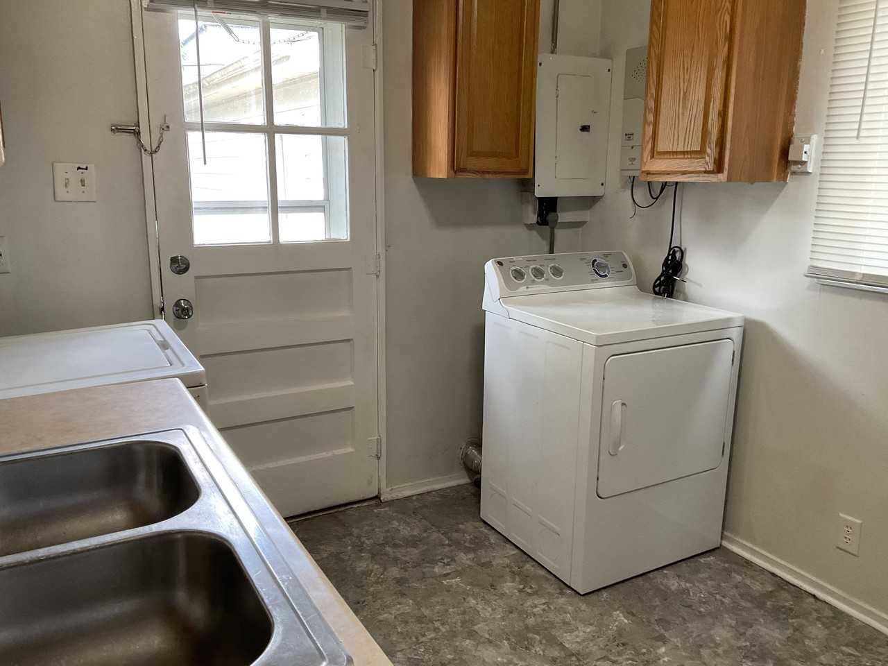 3324 N Cedar Crest Cir - Photo 3 of 9