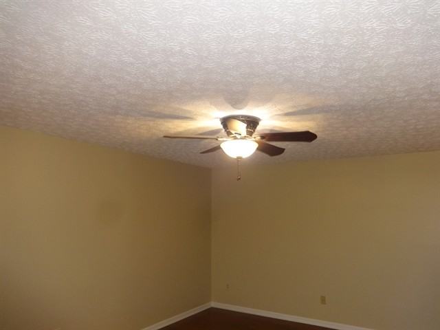 1475 Hawthorne Pkwy - Photo 3 of 16