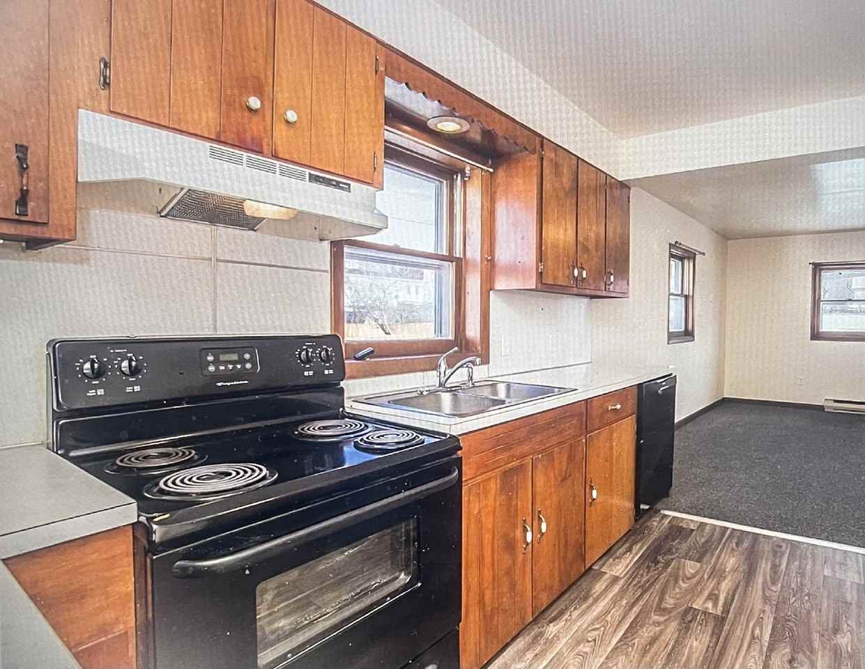 233 E King St - Photo 2 of 10