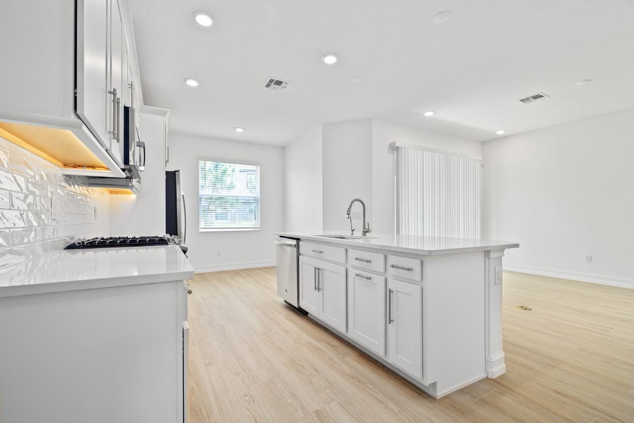 5151 San Martino Dr - Photo 4 of 43