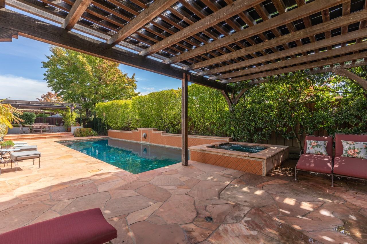 11 Fallen Leaf Ct - Photo 2 of 11