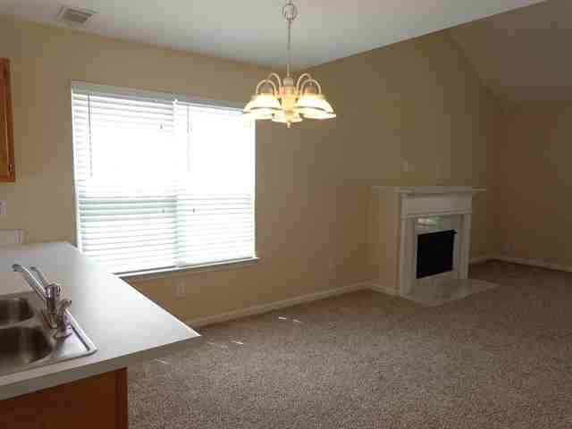 233 Woodland Way - Photo 3 of 13