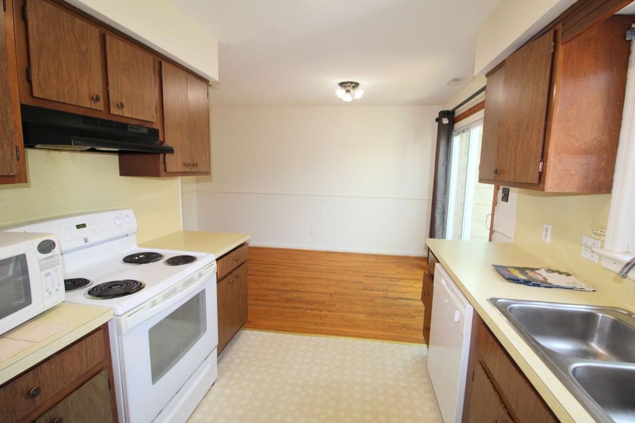 1331 Devon Ln - Photo 3 of 24