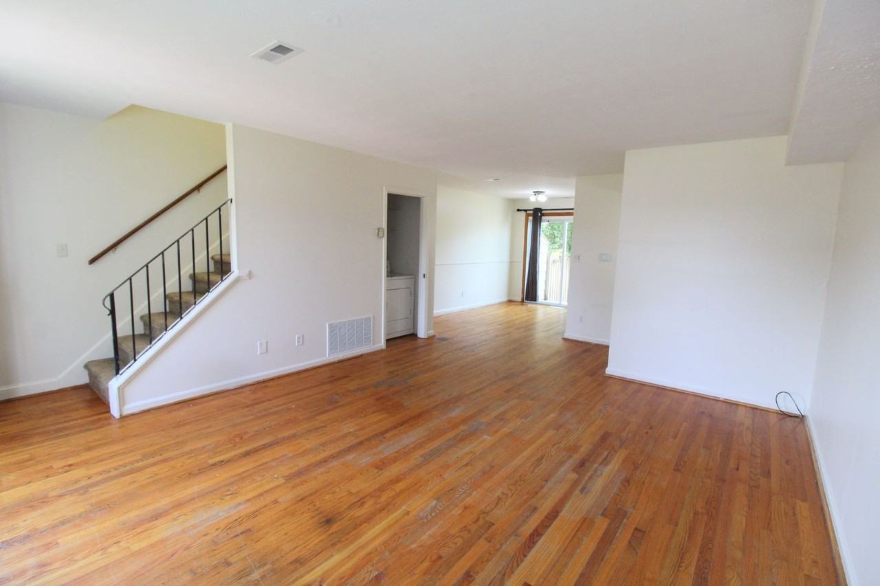 1331 Devon Ln - Photo 4 of 24