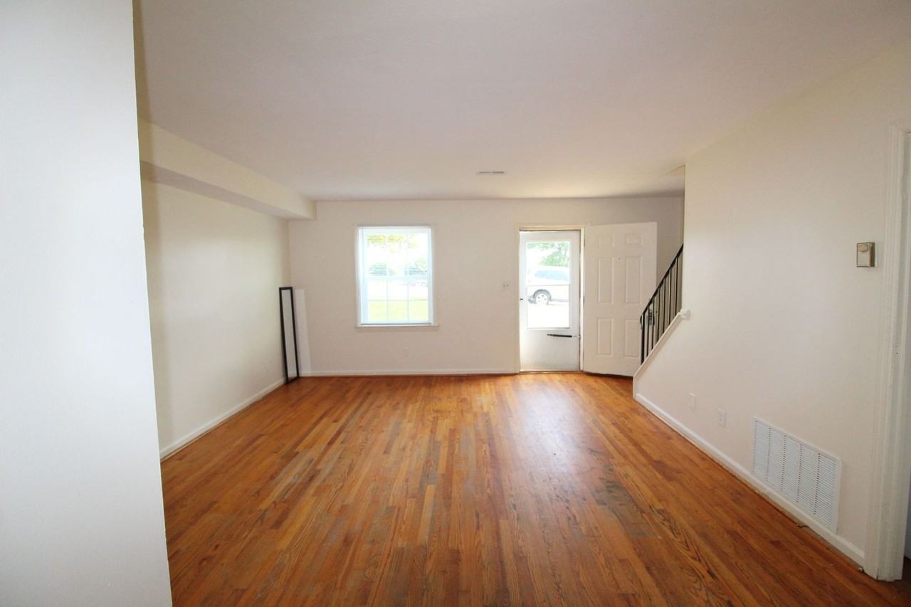 1331 Devon Ln - Photo 5 of 24