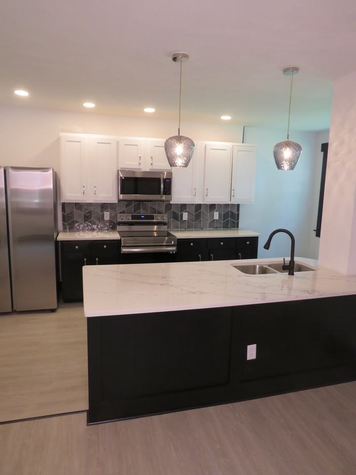 2307 N Franklin St #NA - Photo 3 of 25