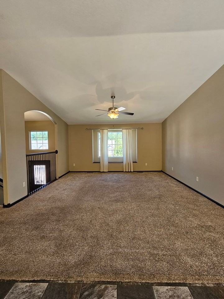 3930 Park Dr - Photo 4 of 26