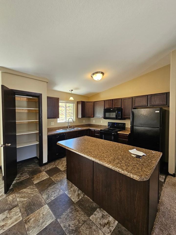 3930 Park Dr - Photo 7 of 26