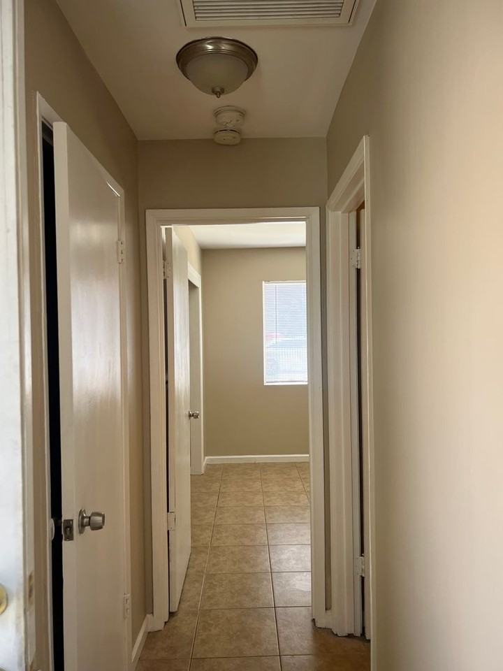 2331 Wilshire Aly - Photo 2 of 9