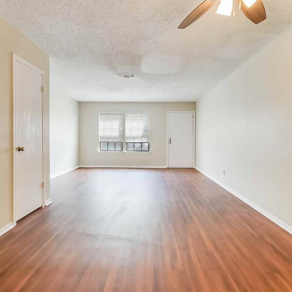 600 Grand Avenue - Photo 3 of 32