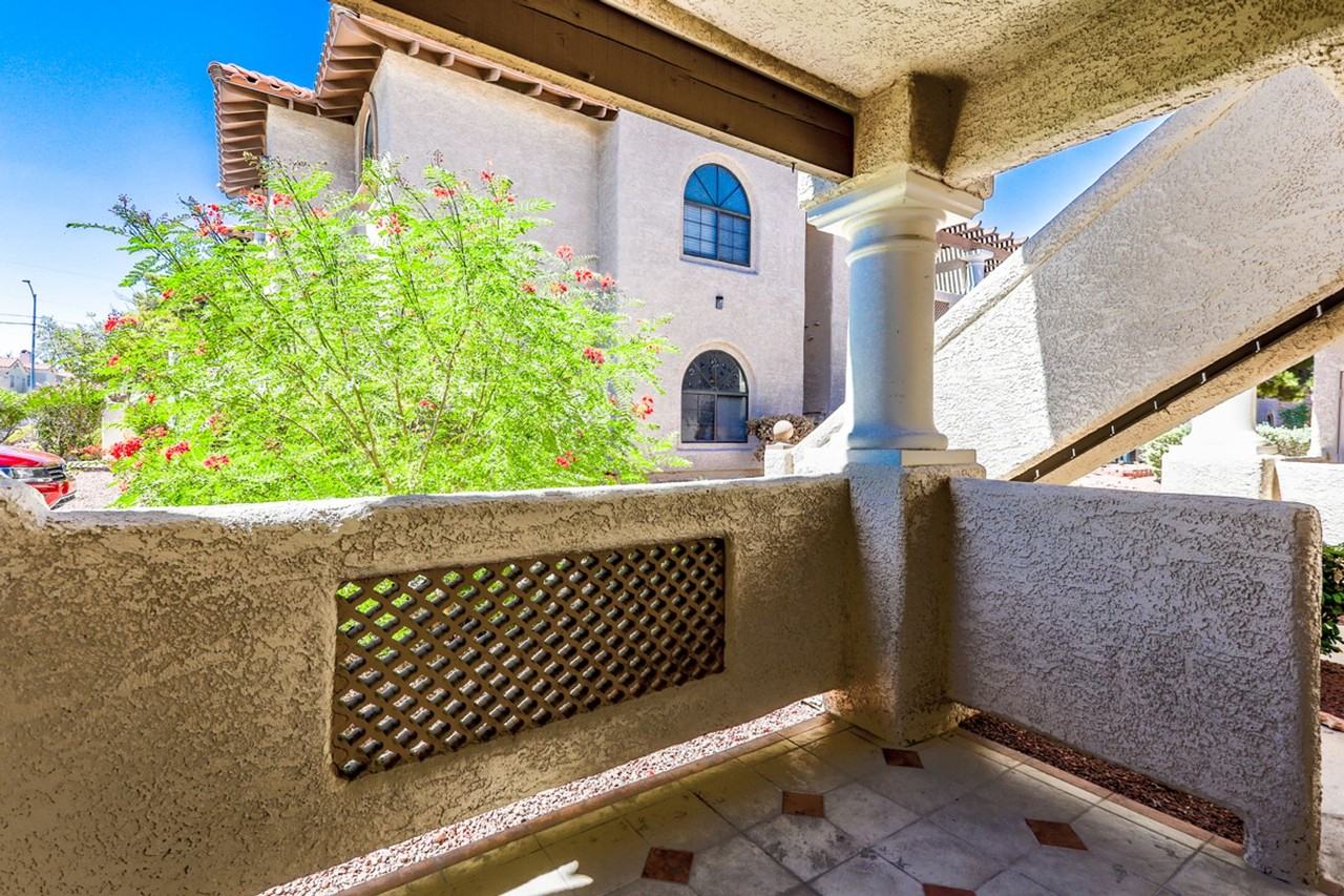 1425 Santa Margarita St #B - Photo 4 of 32