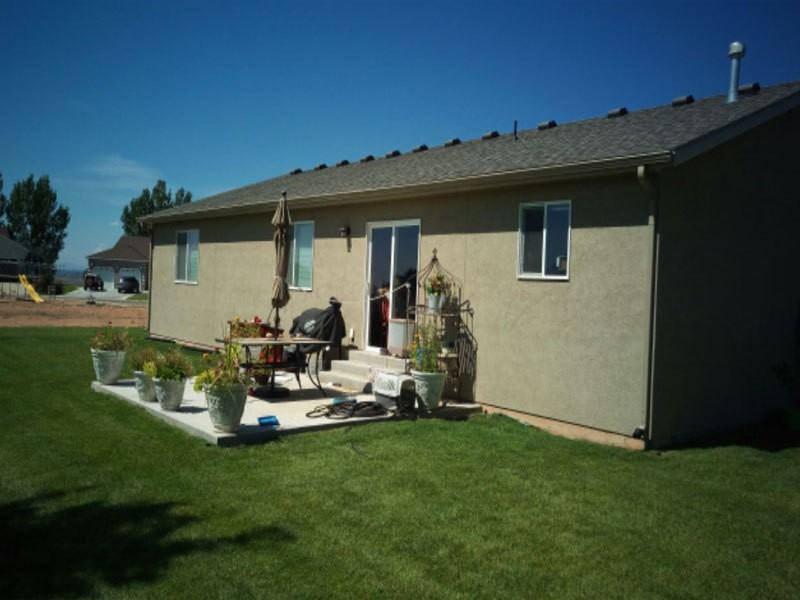 558 Riviera Dr - Photo 2 of 11