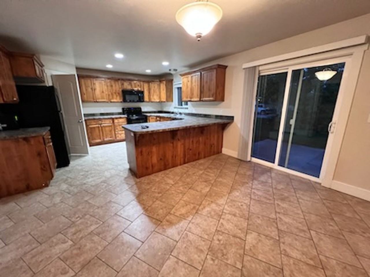 558 Riviera Dr - Photo 3 of 11