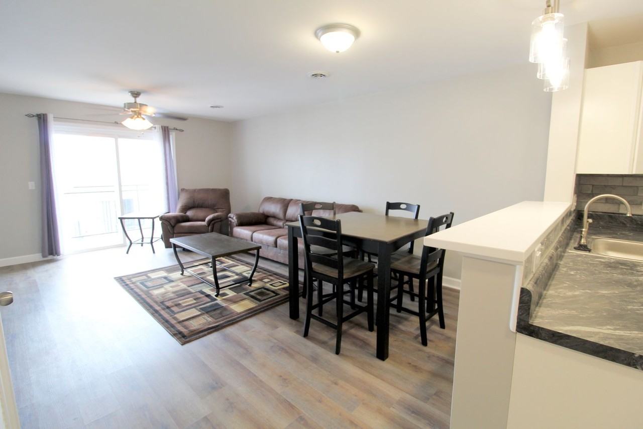 1396 Hunters Rd Apt J - Photo 3 of 35