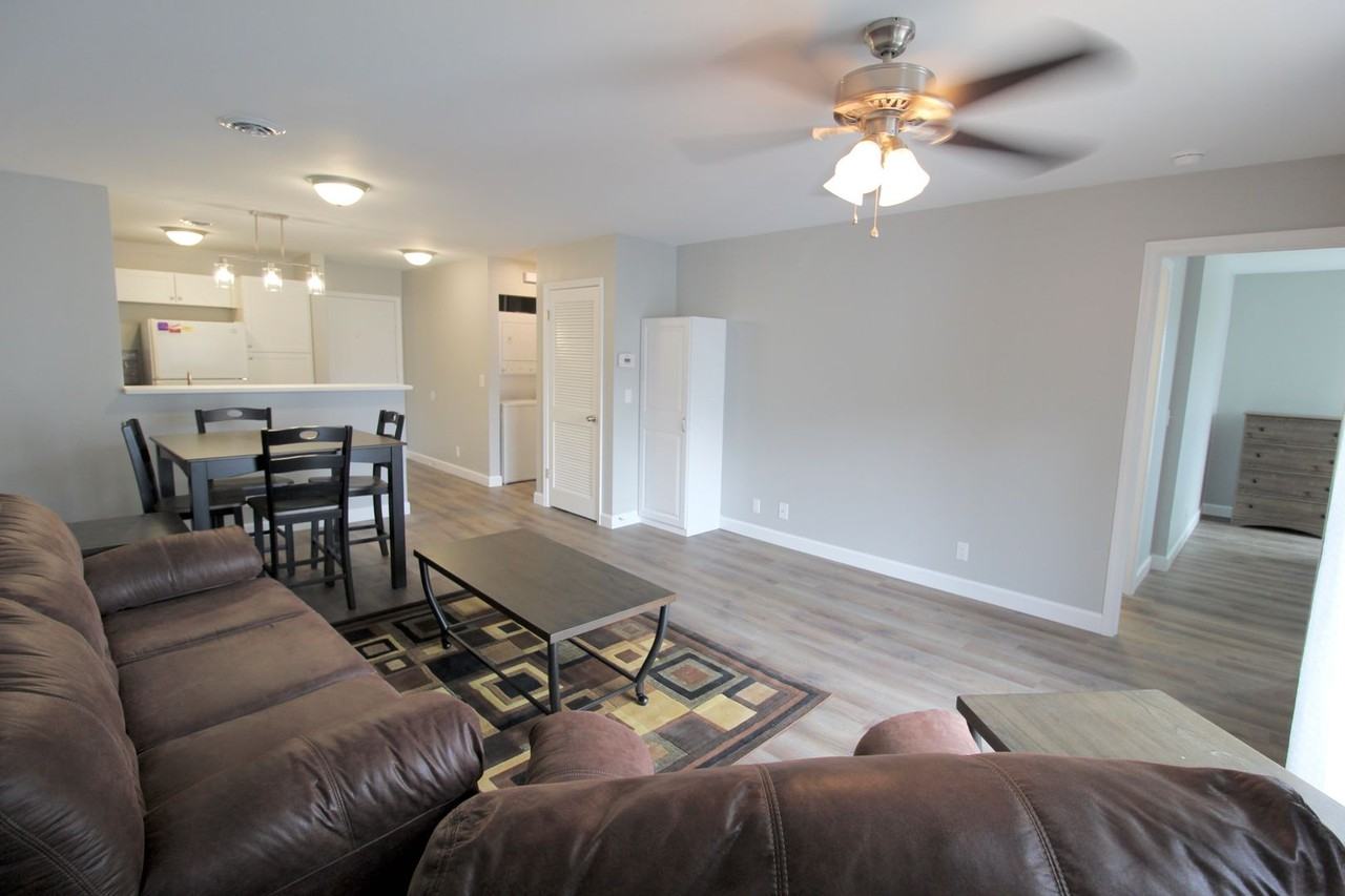 1396 Hunters Rd Apt J - Photo 2 of 35