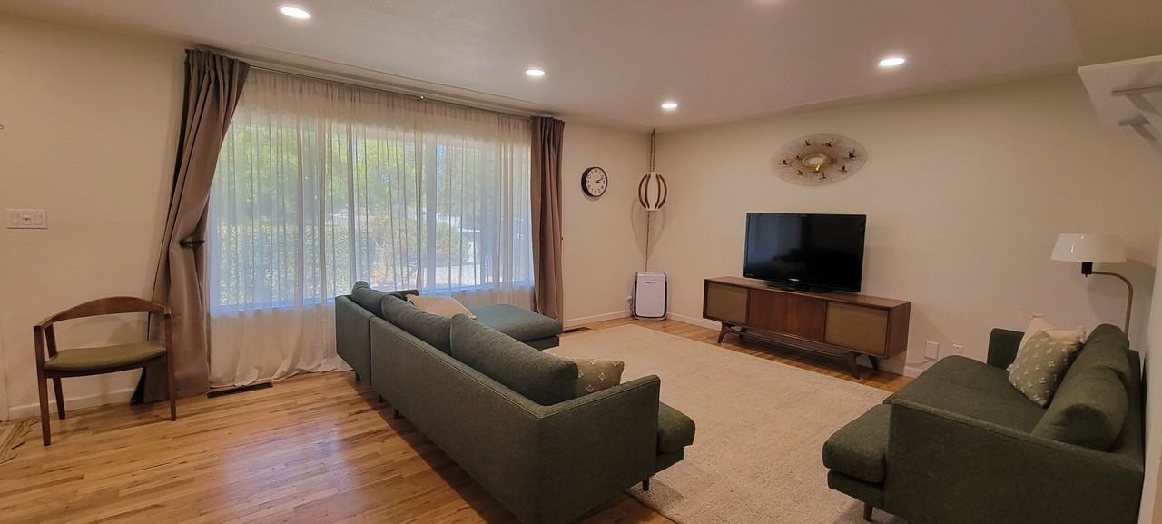 559 Dee Ct - Photo 2 of 18